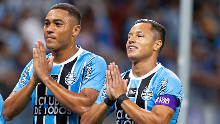 Carlos Vinícius e Marlon certamente estarão em campo