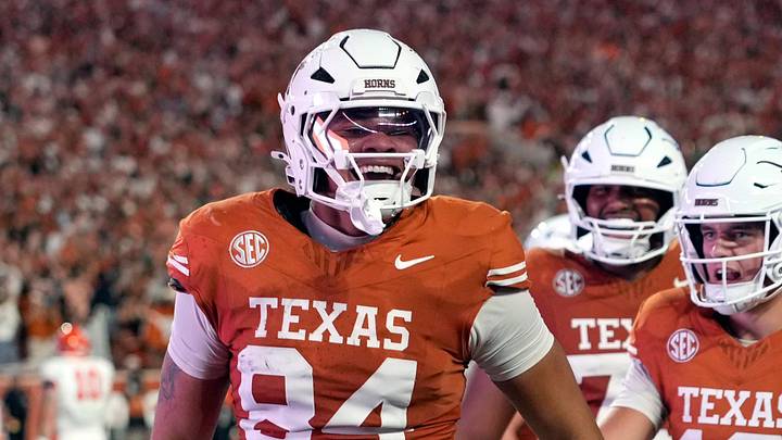 Sep 20, 2025; Austin, Texas, USA; Texas Longhorns tight end Jordan Washington (84) and teammates react after Washington scored a touchdown during the first half against the Sam Houston Bearkats at Darrell K Royal-Texas Memorial Stadium. Mandatory Credit: Scott Wachter-Imagn Images Sep 20, 2025; Austin, Texas, USA; Texas Longhorns tight end Jordan Washington (84) and teammates react after Washington scored a touchdown during the first half against the Sam Houston Bearkats at Darrell K Royal-Texas Memorial Stadium. Mandatory Credit: Scott Wachter-Imagn Images