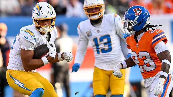 DENVER, CO - JANUARY 04: Oronde Gadsden 86 of the Los Angeles Chargers, makes a catch and runs the ball during a game between the Los Angeles Chargers and the Denver Broncos at Empower Field at Mile High in Denver, CO on January 04, 2026. DENVER, CO - JANUARY 04: Oronde Gadsden 86 of the Los Angeles Chargers, makes a catch and runs the ball during a game between the Los Angeles Chargers and the Denver Broncos at Empower Field at Mile High in Denver, CO on January 04, 2026.