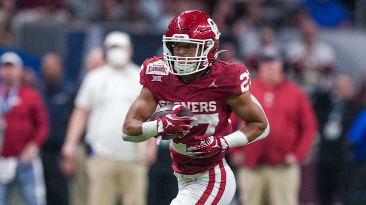Dec 28, 2023; San Antonio, TX, USA; Oklahoma Sooners running back Gavin Sawchuk (27) runs the ball in the first half against the Arizona Wildcats at Alamodome. Mandatory Credit: Daniel Dunn-Imagn Images Dec 28, 2023; San Antonio, TX, USA; Oklahoma Sooners running back Gavin Sawchuk (27) runs the ball in the first half against the Arizona Wildcats at Alamodome. Mandatory Credit: Daniel Dunn-Imagn Images