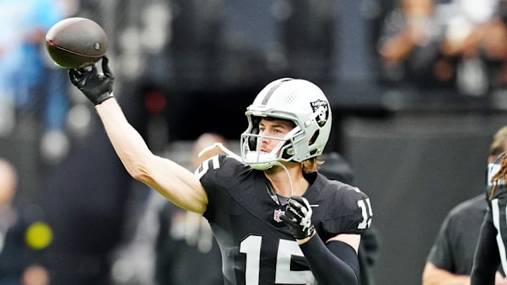 Oct 12, 2025; Paradise, Nevada, USA; Las Vegas Raiders quarterback Kenny Pickett (15) warms up before the game against the Tennessee Titans at Allegiant Stadium. Mandatory Credit: Stephen R. Sylvanie-Imagn Images Oct 12, 2025; Paradise, Nevada, USA; Las Vegas Raiders quarterback Kenny Pickett (15) warms up before the game against the Tennessee Titans at Allegiant Stadium. Mandatory Credit: Stephen R. Sylvanie-Imagn Images