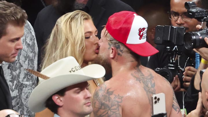 Jake Paul kisses his girlfriend Jutta Leerdam after his fight against Mike Tyson.