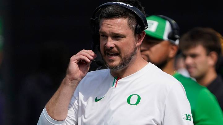 Sep 13, 2025; Evanston, Illinois, USA; Oregon Ducks coach Dan Lanning on the sideline against the Northwestern Wildcats at Northwestern Medicine Field at Martin Stadium. Mandatory Credit: David Banks-Imagn Images Sep 13, 2025; Evanston, Illinois, USA; Oregon Ducks coach Dan Lanning on the sideline against the Northwestern Wildcats at Northwestern Medicine Field at Martin Stadium. Mandatory Credit: David Banks-Imagn Images