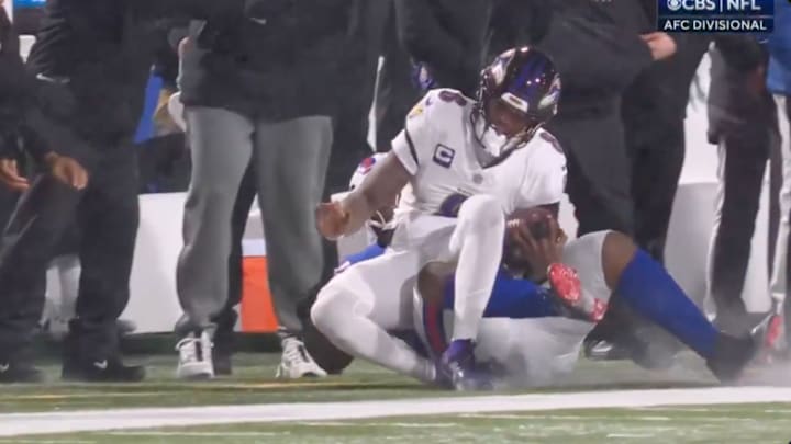 Buffalo Bills DT Ed Oliver tackles Baltimore Ravens QB Lamar Jackson out of bounds.