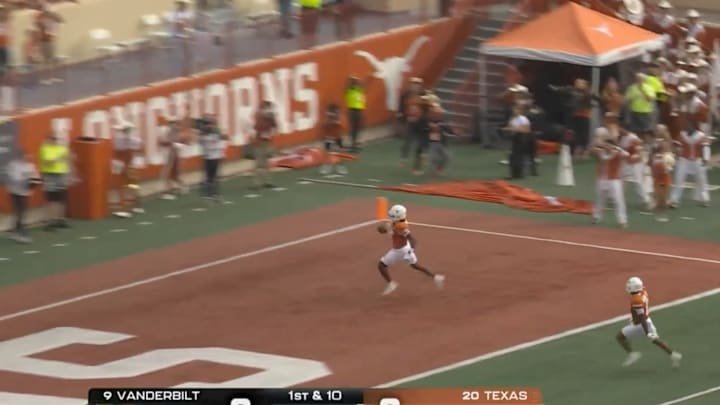 Ryan Wingo scored on Texas’s first play from scrimmage vs. Vanderbilt on a swing pass from Arch Manning.