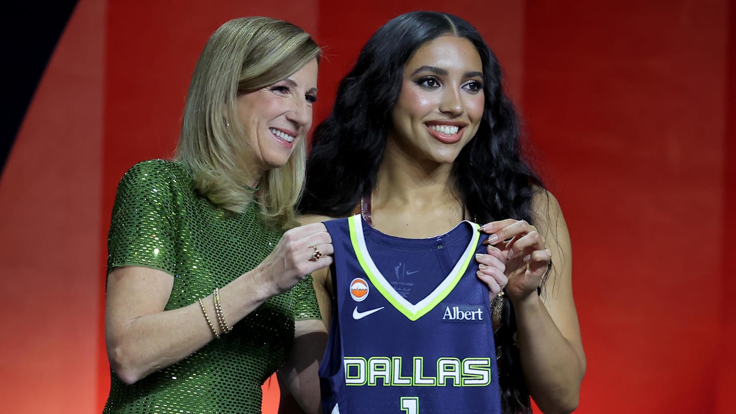 Wings Coach Makes it Clear Why Dallas Drafted Azzi Fudd