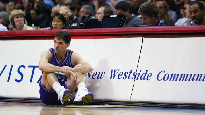 Stockton waits to enter game