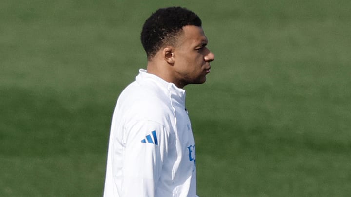 Kylian Mbappé va être testé par le Real Madrid sur son état physique. Kylian Mbappé va être testé par le Real Madrid sur son état physique.