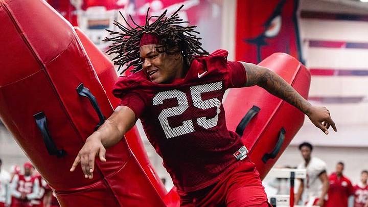 Arkansas Razorbacks linebacker Ja'Quavion Smith during offseason conditioning drills. Arkansas Razorbacks linebacker Ja'Quavion Smith during offseason conditioning drills.