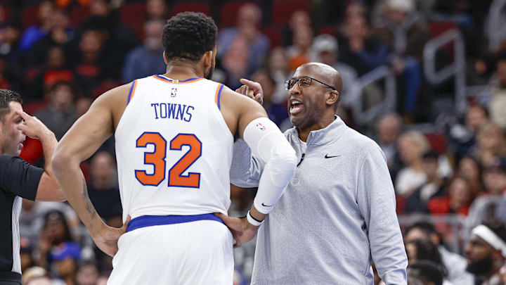 Oct 31, 2025; Chicago, Illinois, USA; New York Knicks head coach Mike Brown talks to center Karl-Anthony Towns (32) during the first half of an NBA game against the Chicago Bulls at United Center. Mandatory Credit: Kamil Krzaczynski-Imagn Images