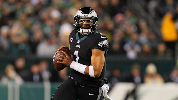 Hurts buscará revalidar la gran temporada de los Eagles este sábado