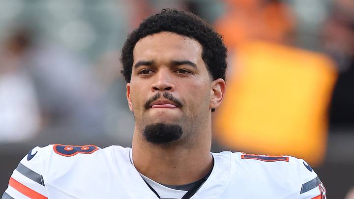Chicago Bears quarterback Caleb Williams (18) warms up