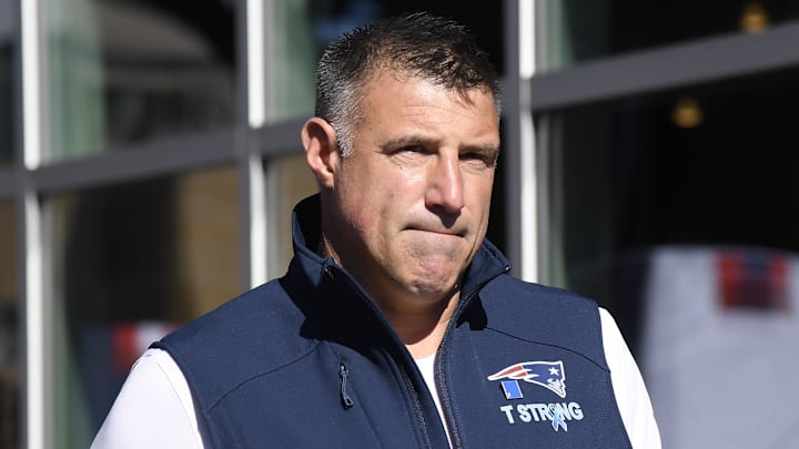 Oct 26, 2025; Foxborough, Massachusetts, USA;  New England Patriots head coach Mike Vrabel leave the field after the win against the Cleveland Browns at Gillette Stadium. Mandatory Credit: Bob DeChiara-Imagn Images