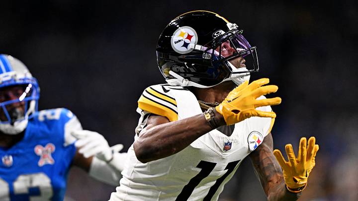 Dec 21, 2025; Detroit, Michigan, USA; Pittsburgh Steelers wide receiver Marquez Valdes-Scantling (11) catches a pass during the fourth quarter against the Detroit Lions at Ford Field. Mandatory Credit: Lon Horwedel-Imagn Images Dec 21, 2025; Detroit, Michigan, USA; Pittsburgh Steelers wide receiver Marquez Valdes-Scantling (11) catches a pass during the fourth quarter against the Detroit Lions at Ford Field. Mandatory Credit: Lon Horwedel-Imagn Images