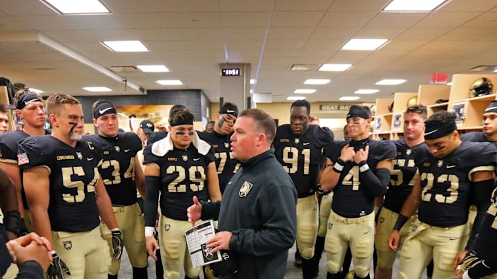 Nov 17, 2018; West Point, NY, USA; Army Black Knights defensive coordinator Jay Bateman speaks to his players in the locker room before a game against the Colgate Raiders at Michie Stadium. Mandatory Credit: Danny Wild-Imagn Images Nov 17, 2018; West Point, NY, USA; Army Black Knights defensive coordinator Jay Bateman speaks to his players in the locker room before a game against the Colgate Raiders at Michie Stadium. Mandatory Credit: Danny Wild-Imagn Images