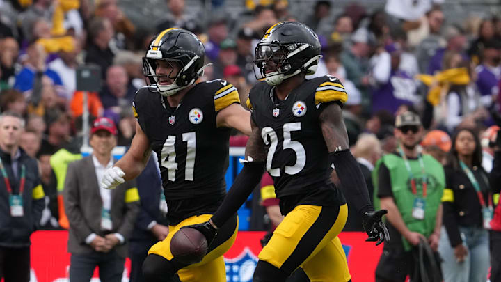 Sep 28, 2025; Dublin, Ireland; Pittsburgh Steelers safety Deshon Elliott (25) reacts after an interception on a pass thrown by Minnesota Vikings quarterback Carson Wentz (11) during the second quarter during an NFL International Series game at Croke Park. Mandatory Credit: Kirby Lee-Imagn Images Sep 28, 2025; Dublin, Ireland; Pittsburgh Steelers safety Deshon Elliott (25) reacts after an interception on a pass thrown by Minnesota Vikings quarterback Carson Wentz (11) during the second quarter during an NFL International Series game at Croke Park. Mandatory Credit: Kirby Lee-Imagn Images