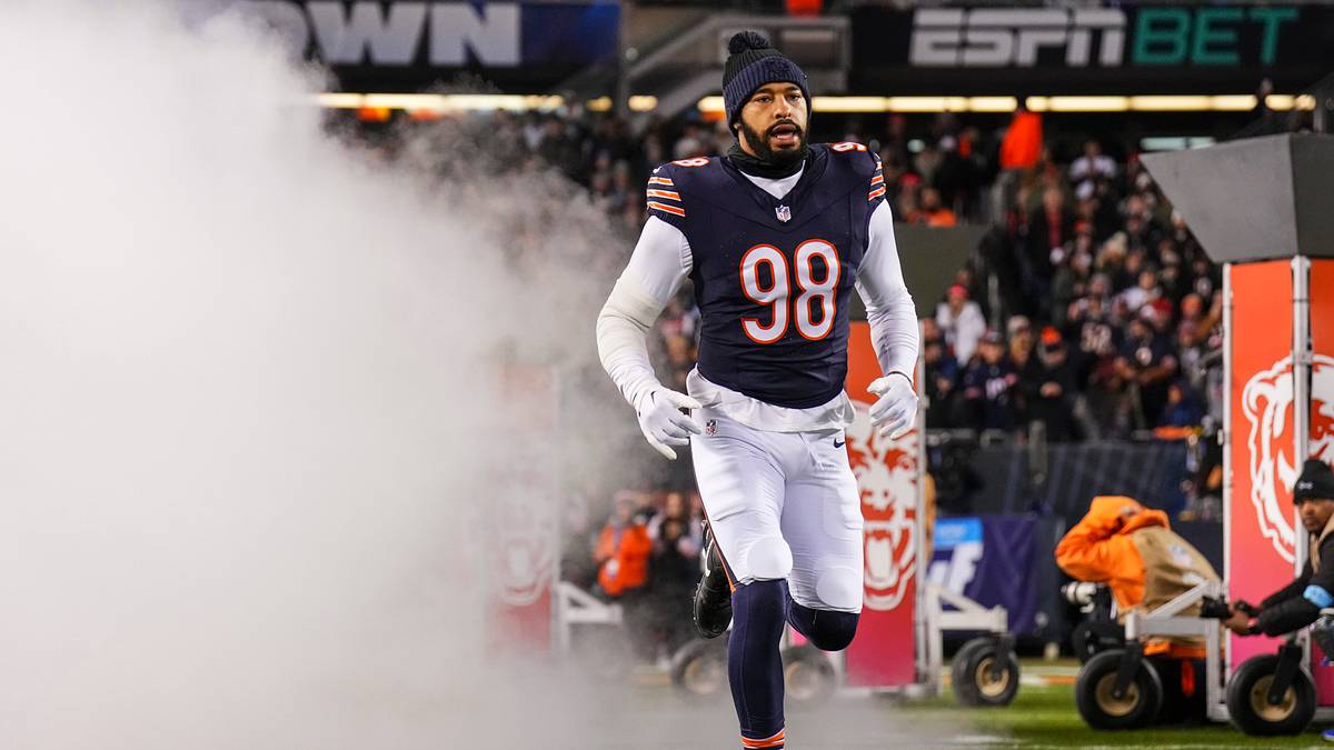 Montez Sweat in Chicago Bears navy uniform before a game