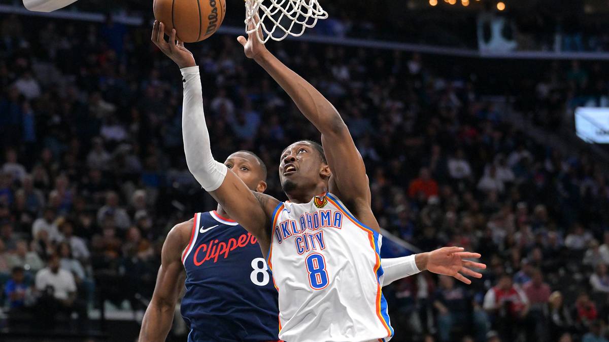 Jalen Williams drives toward the rim in a 2026 Oklahoma City Thunder game against the Clippers