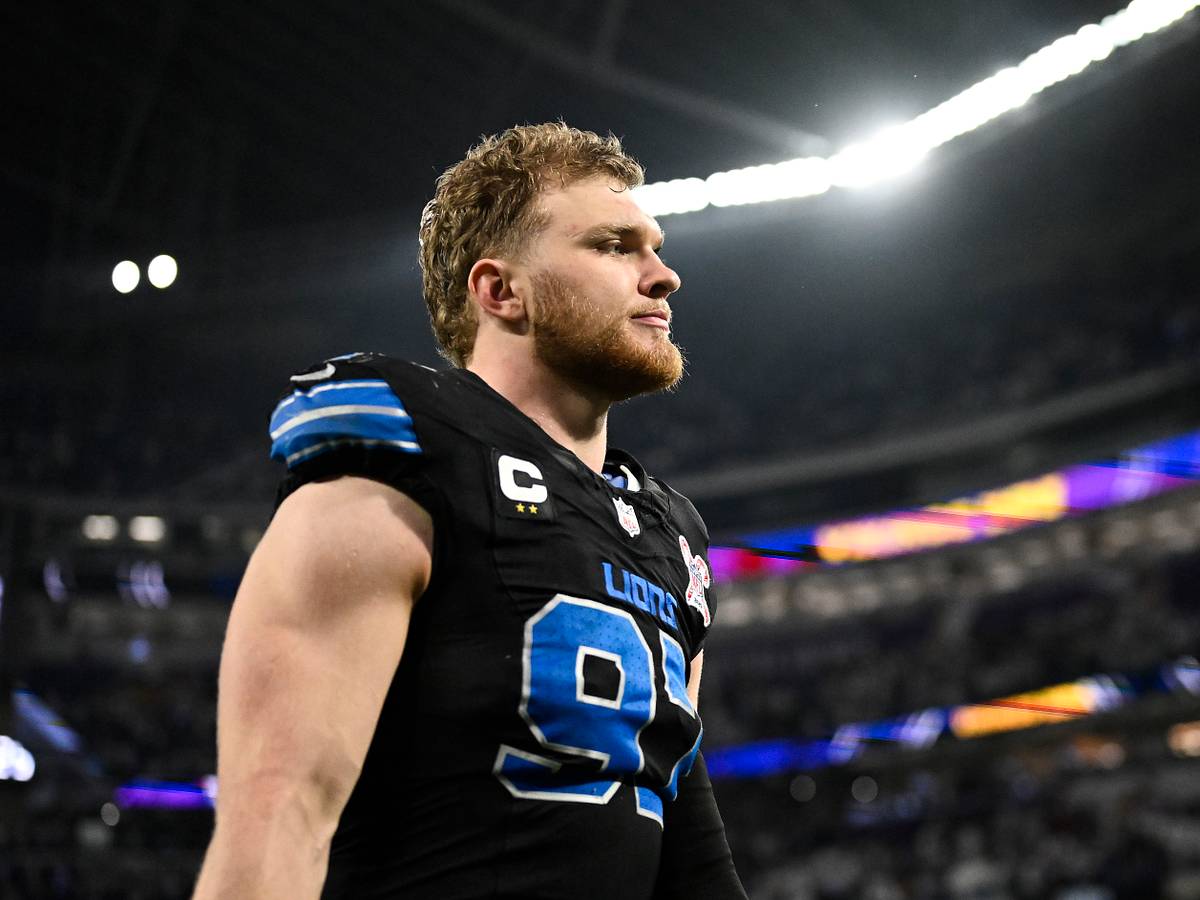 Aidan Hutchinson of the Detroit Lions on the field