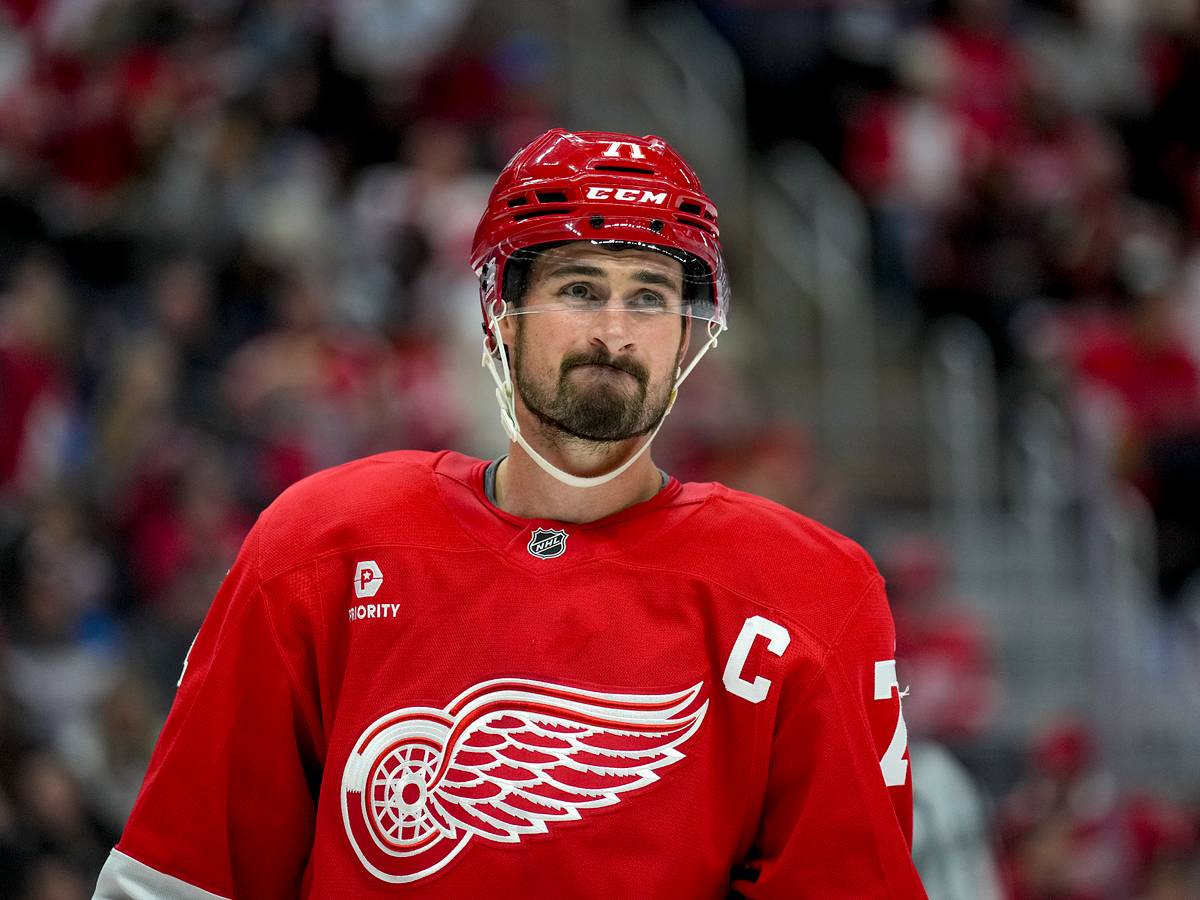 Dylan Larkin wearing the captain's C for the Detroit Red Wings