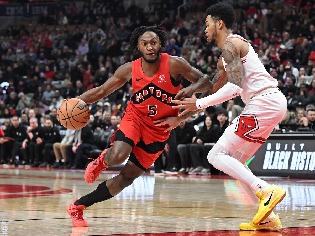 Immanuel Quickley attacks for Toronto against Chicago in a February 2026 NBA game