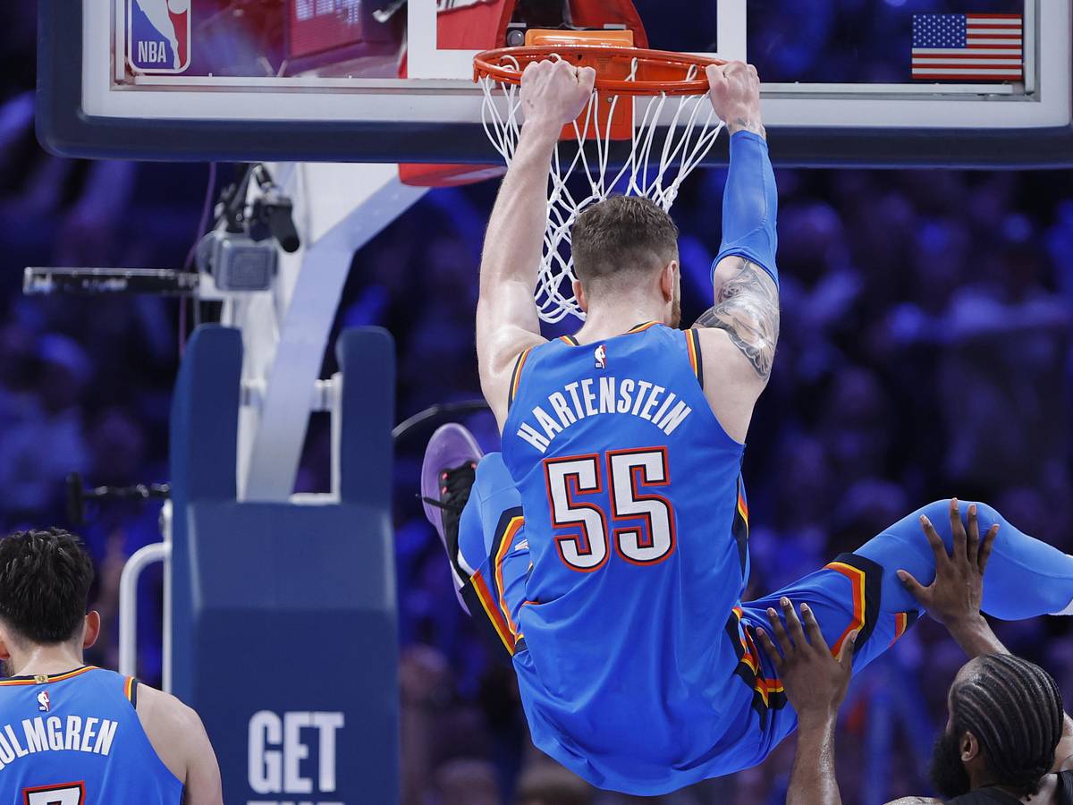 Isaiah Hartenstein dunks for Oklahoma City Thunder during a February 2026 game