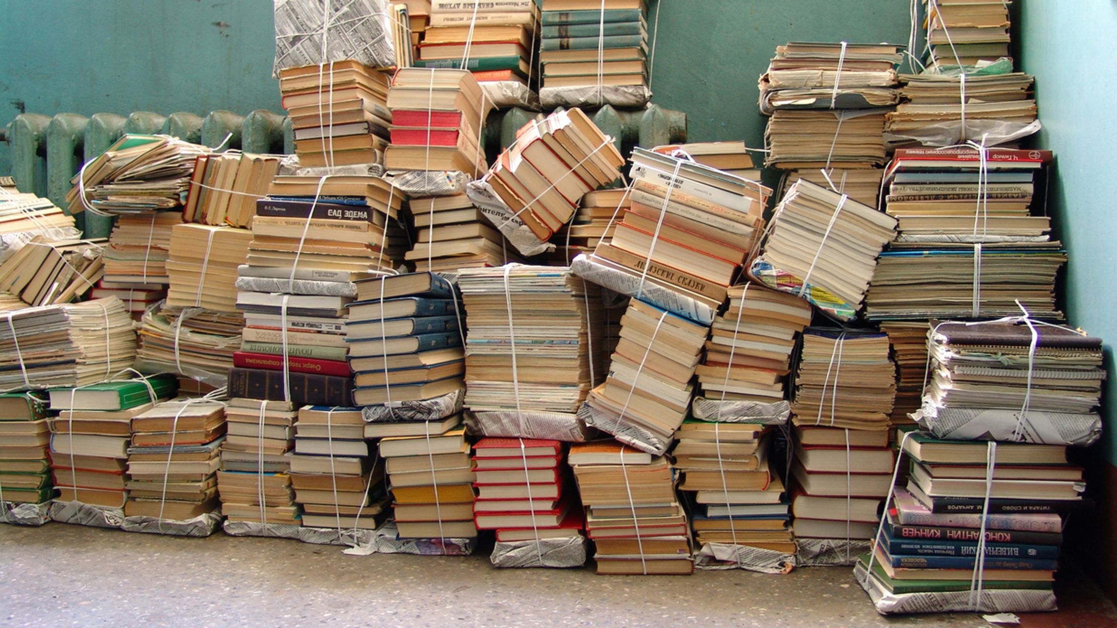 A Garbage Man in Colombia Has Made a Community Library From Discarded