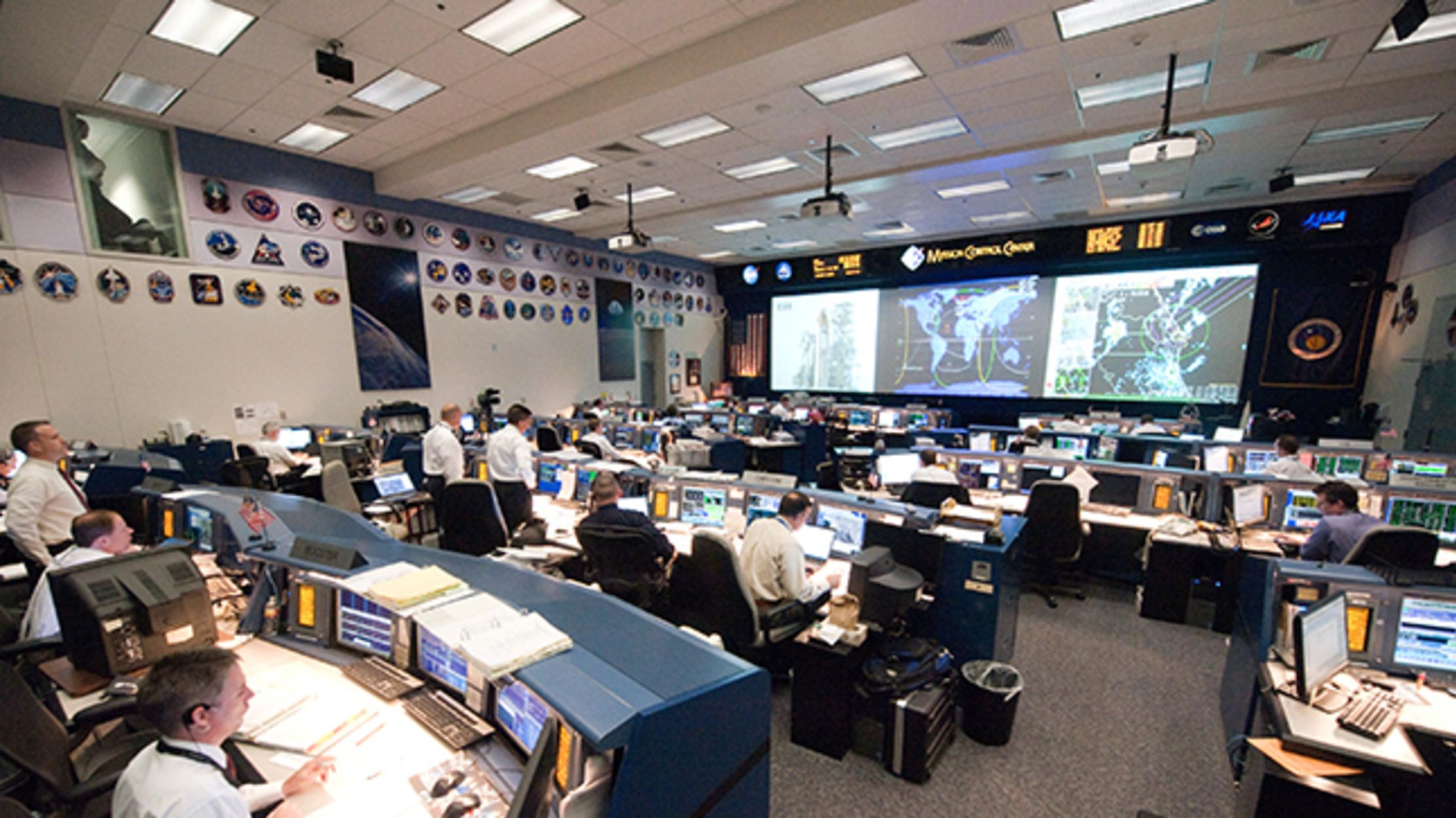 13 BehindtheScenes Secrets of NASA Mission Controllers Mental Floss