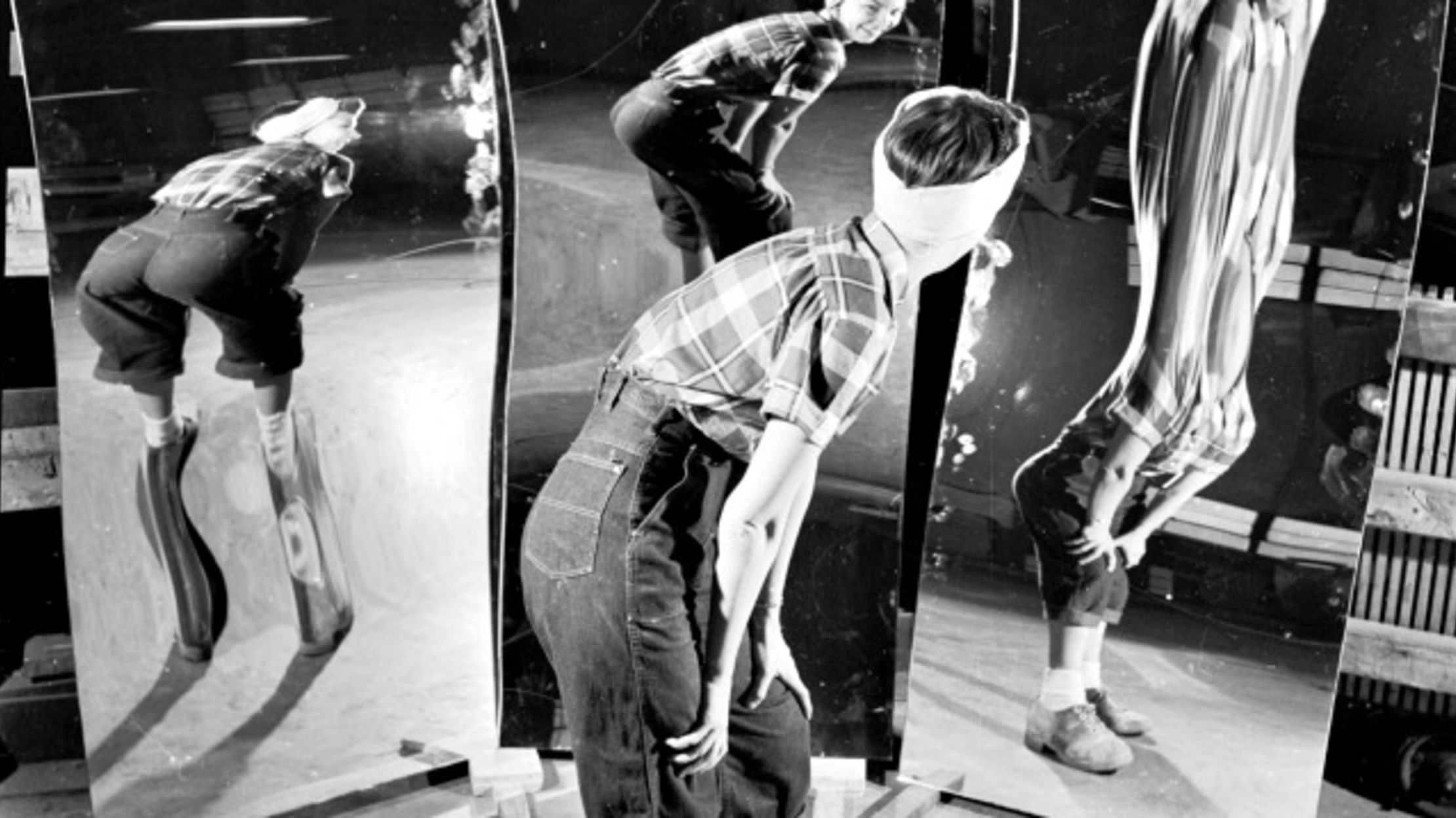 How Do "Skinny" Mirrors Work? Mental Floss