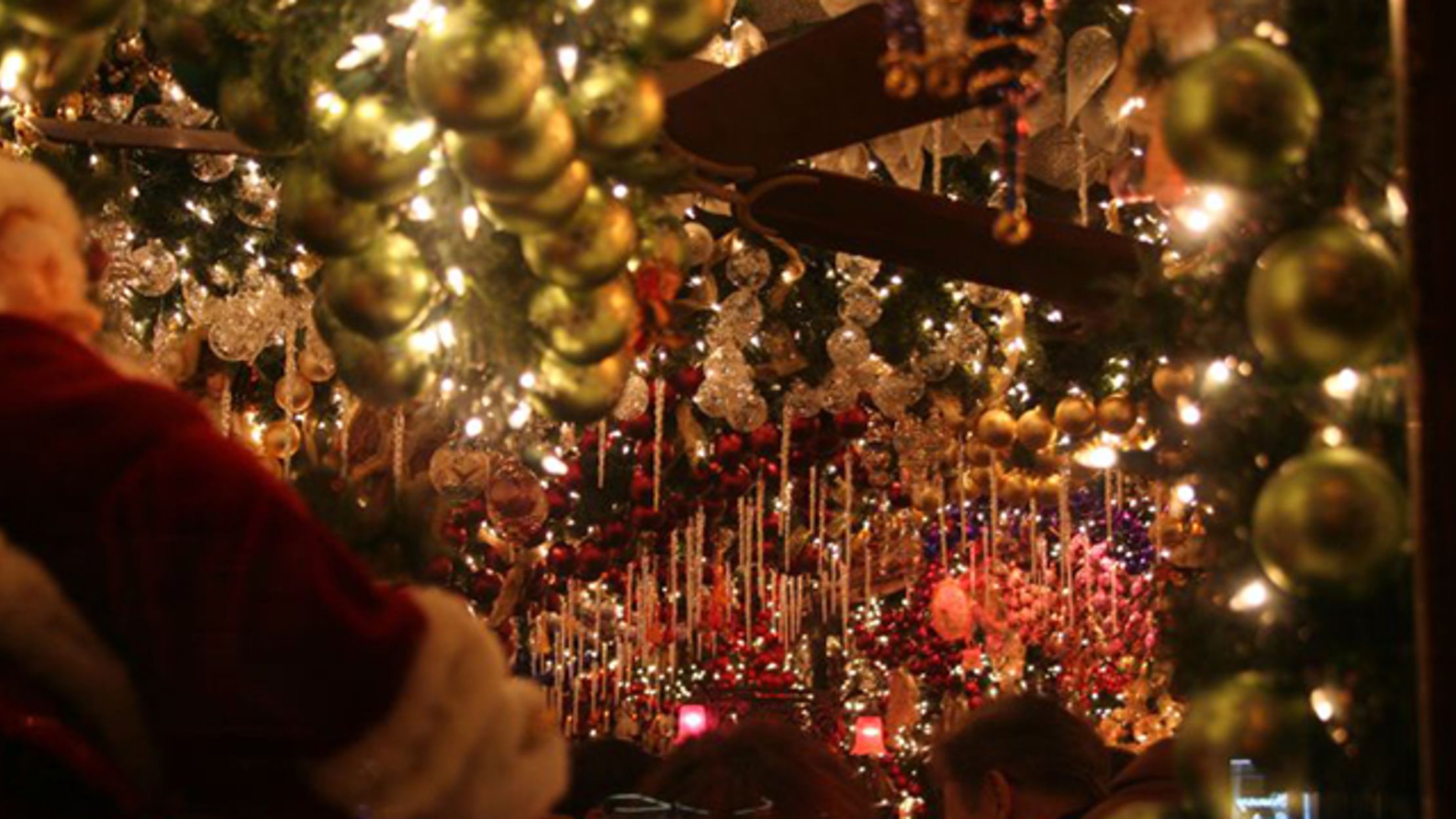 German Restaurant In Nyc Transforms Into Christmas Wonderland