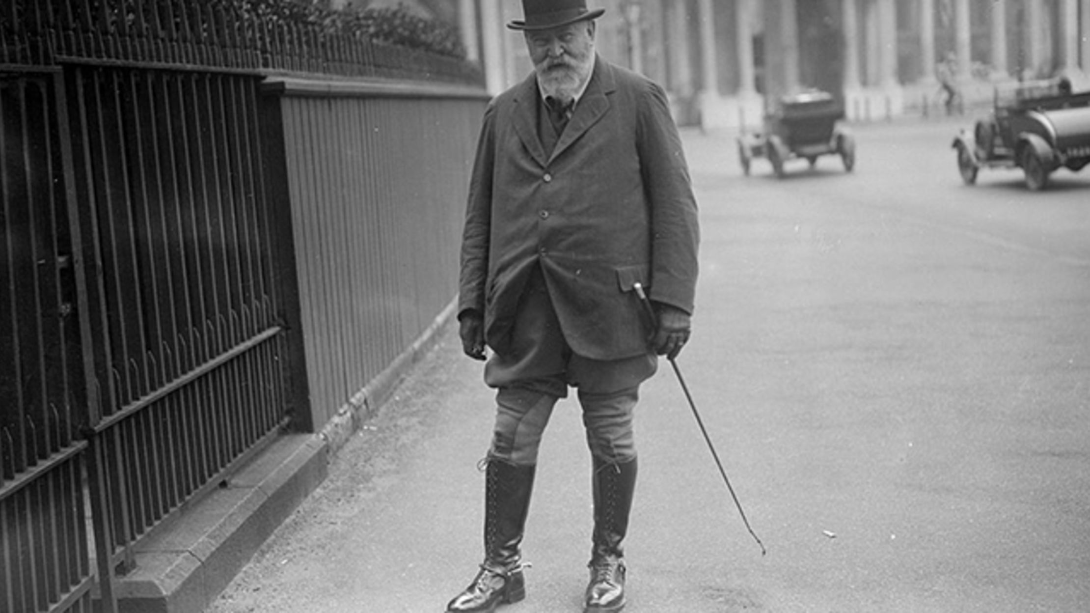 The Eccentric Life of Lord Walter Rothschild and the Blackmail Behind