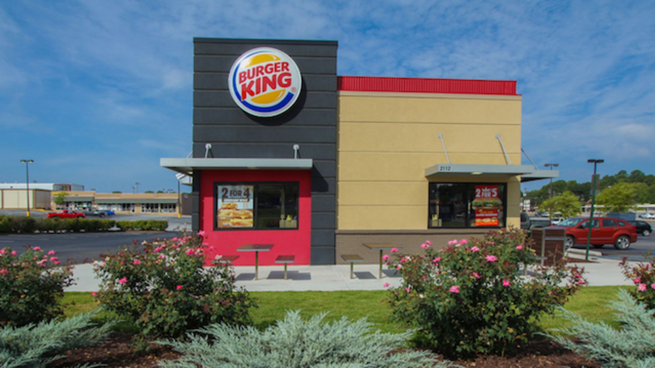 New York City Burger King Dresses As The Ghost Of Mcdonald S For Halloween Mental Floss