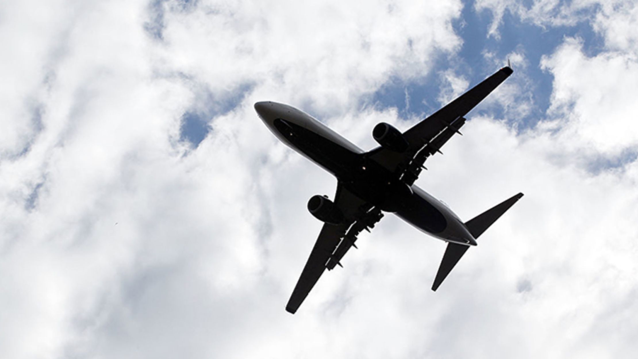 How Planes Fly the Same Routes Without Crashing Into Each Other