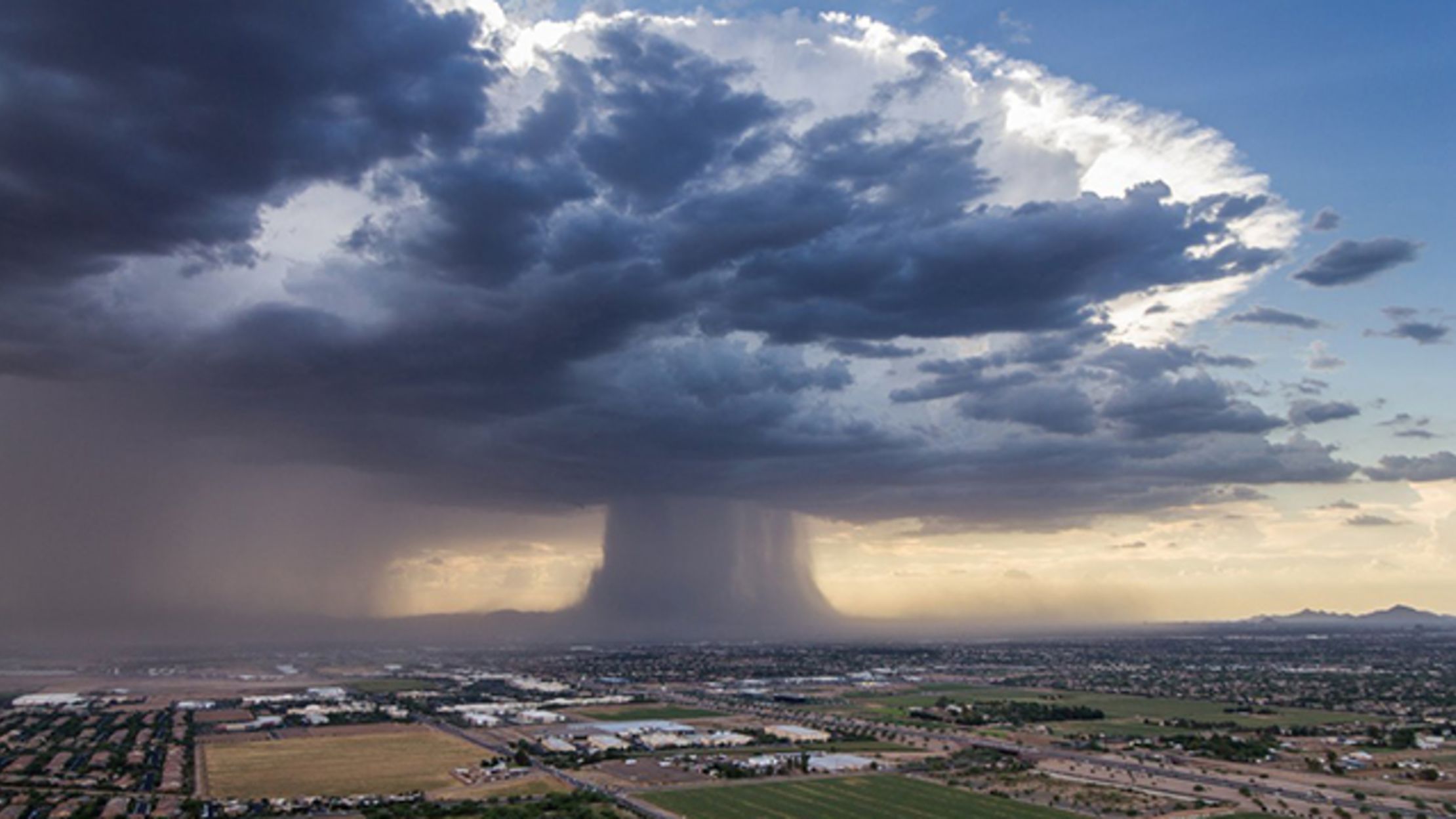 Incredible Mushroom Cloud Appears in Phoenix Thunderstorm Mental Floss