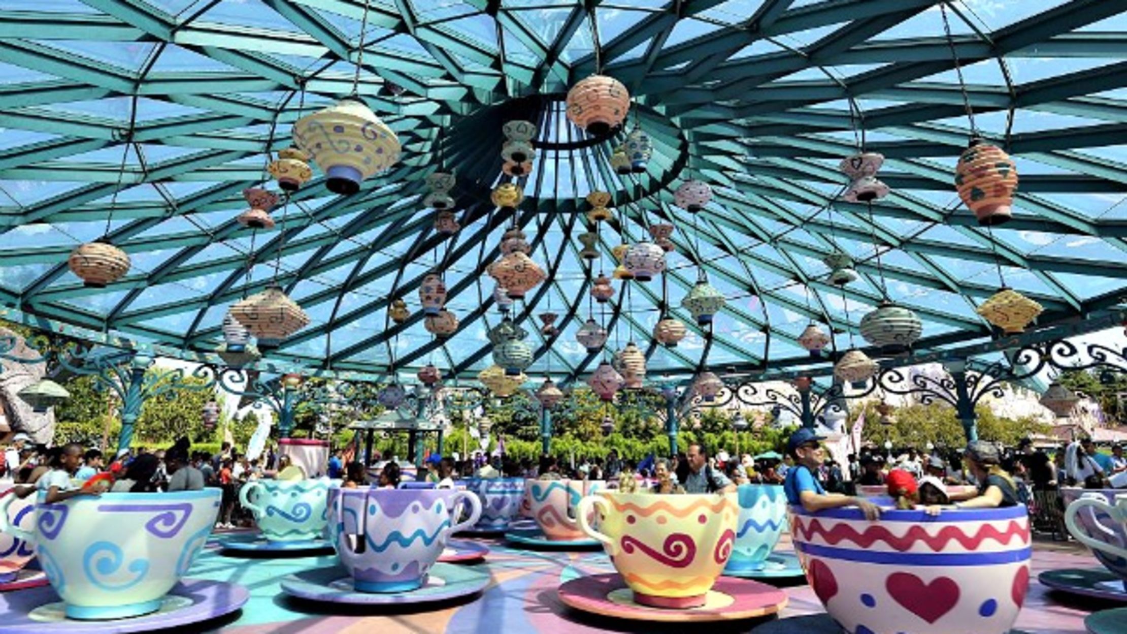 10 Head-Spinning Facts About Disney's Mad Tea Party Ride | Mental ...