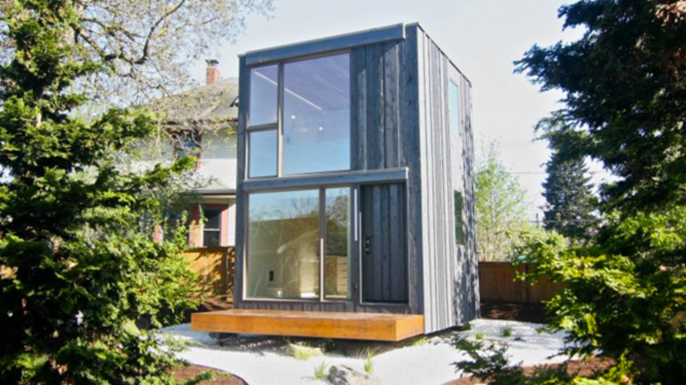 Tiny, Energy-Efficient House Rotates to Soak up Sunlight | Mental Floss