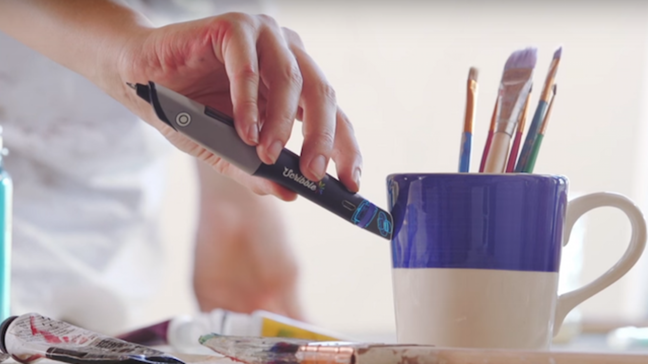 An Innovative Pen That Lets You "Borrow the Colors Around You" Mental
