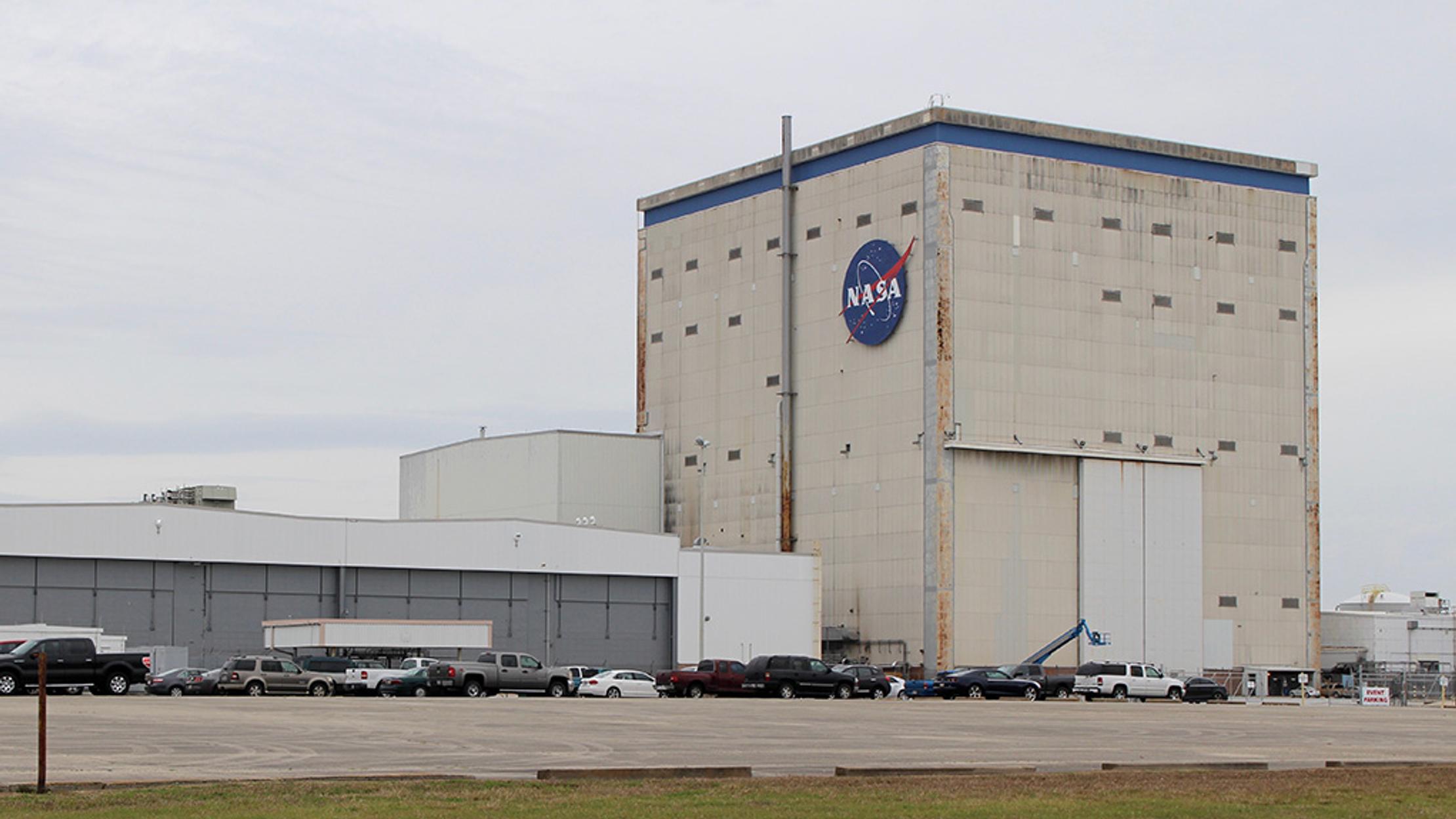 A Look Inside Nasa S Spaceship Factory Mental Floss