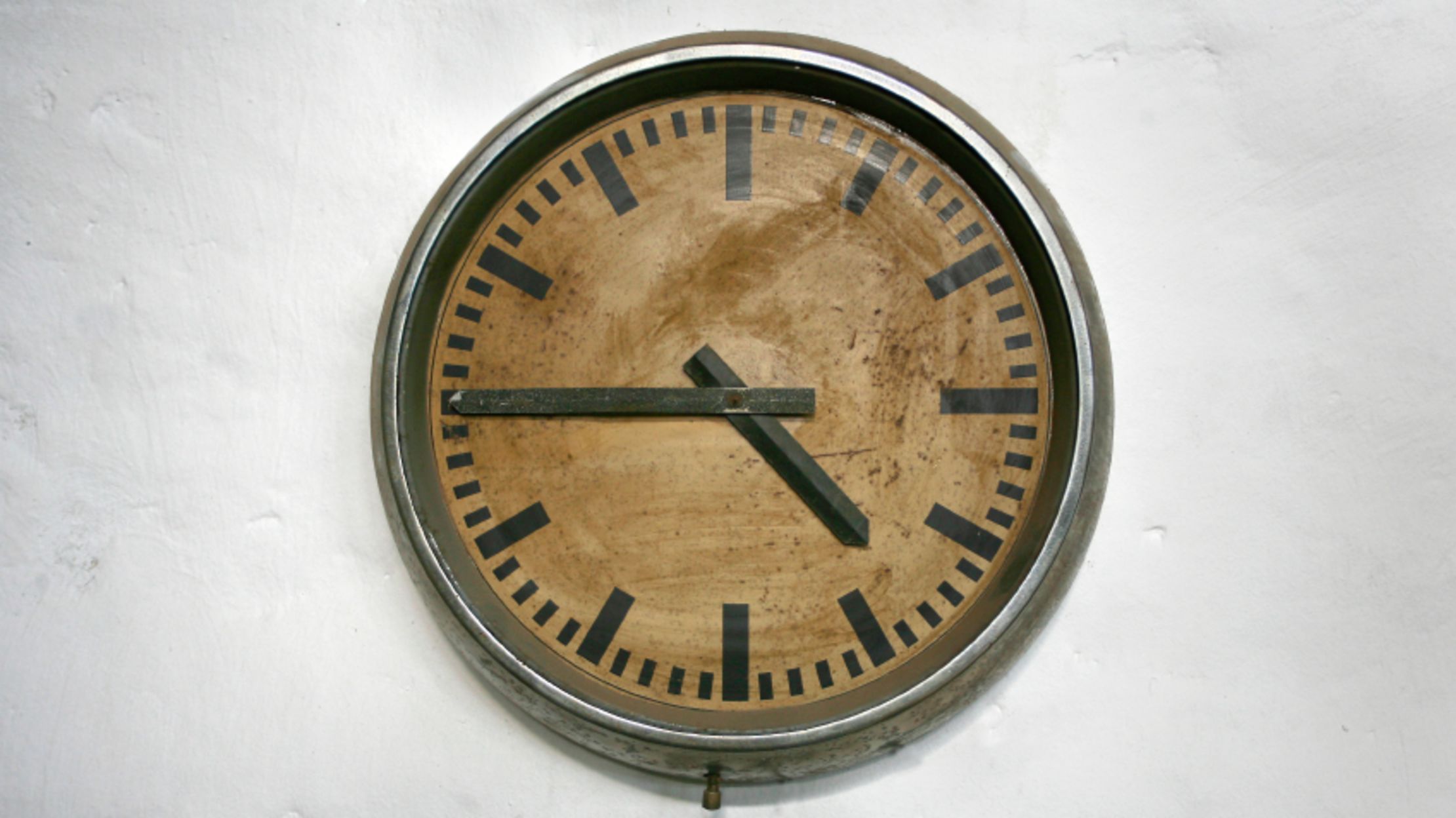 at 4 o'clock meaning