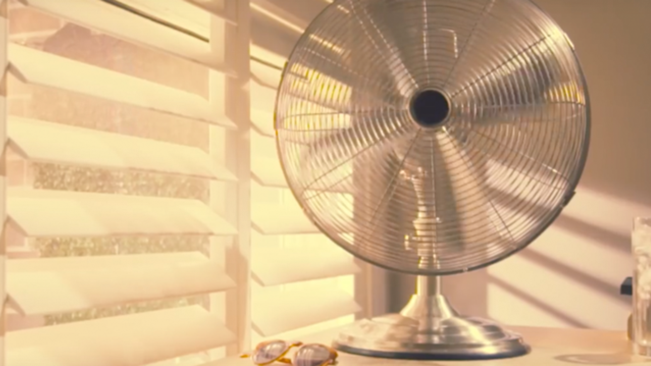 This Oscillating Fan Video Is Blowing Netflix Users Away Mental Floss