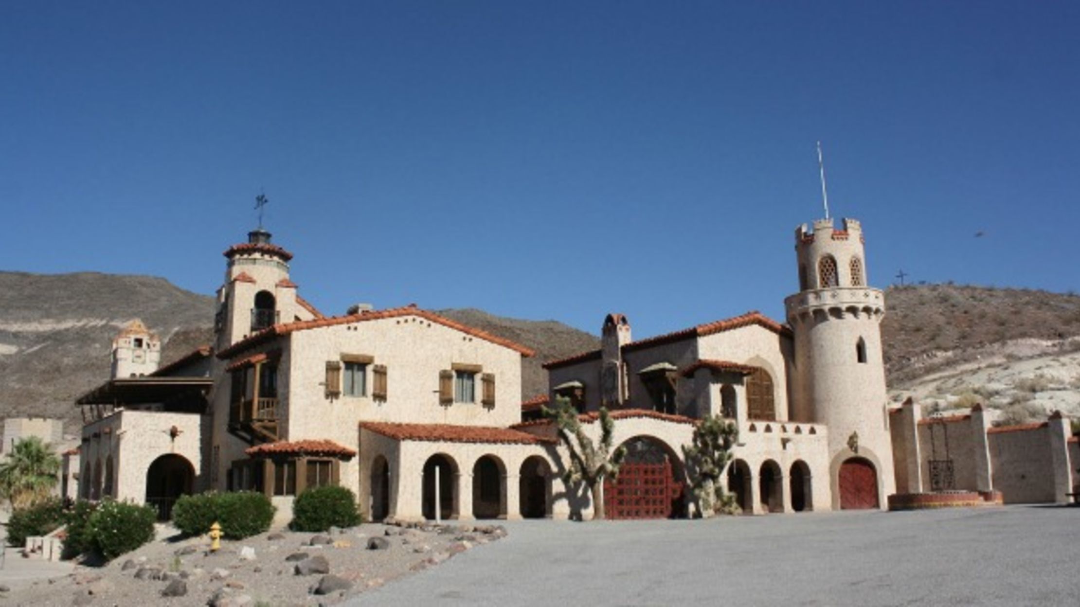 The "Castle" in the Middle of Death Valley | Mental Floss