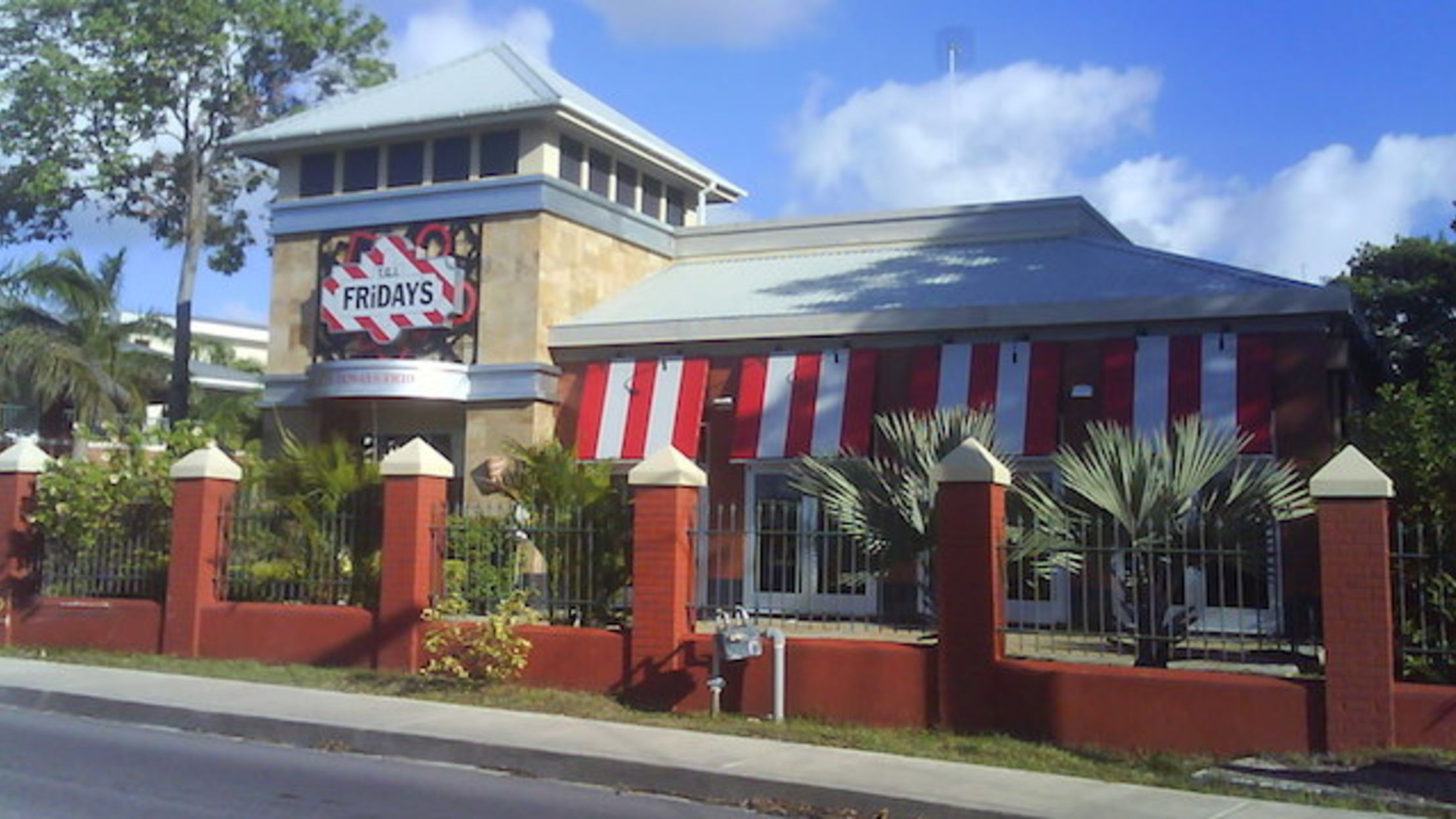 10 Flair Covered Facts About Tgi Fridays Mental Floss