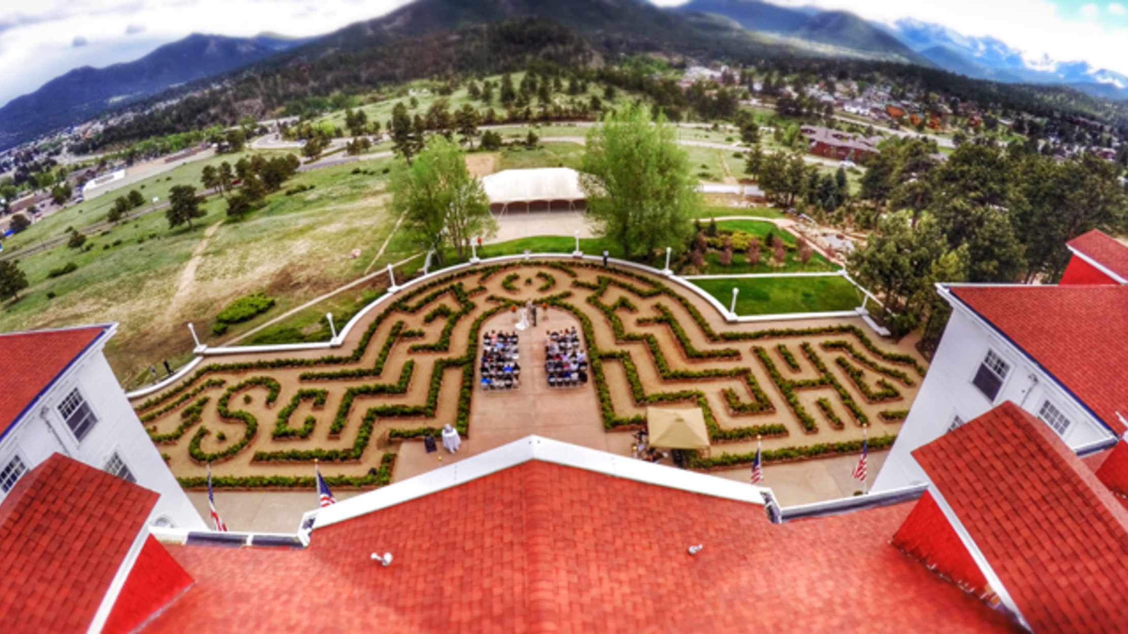 You Can Now Reenact The Hedge Maze Scene From The Shining