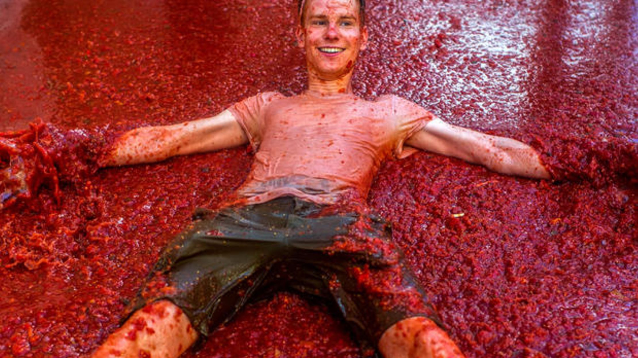 Pictures from La Tomatina 2015 | Mental Floss