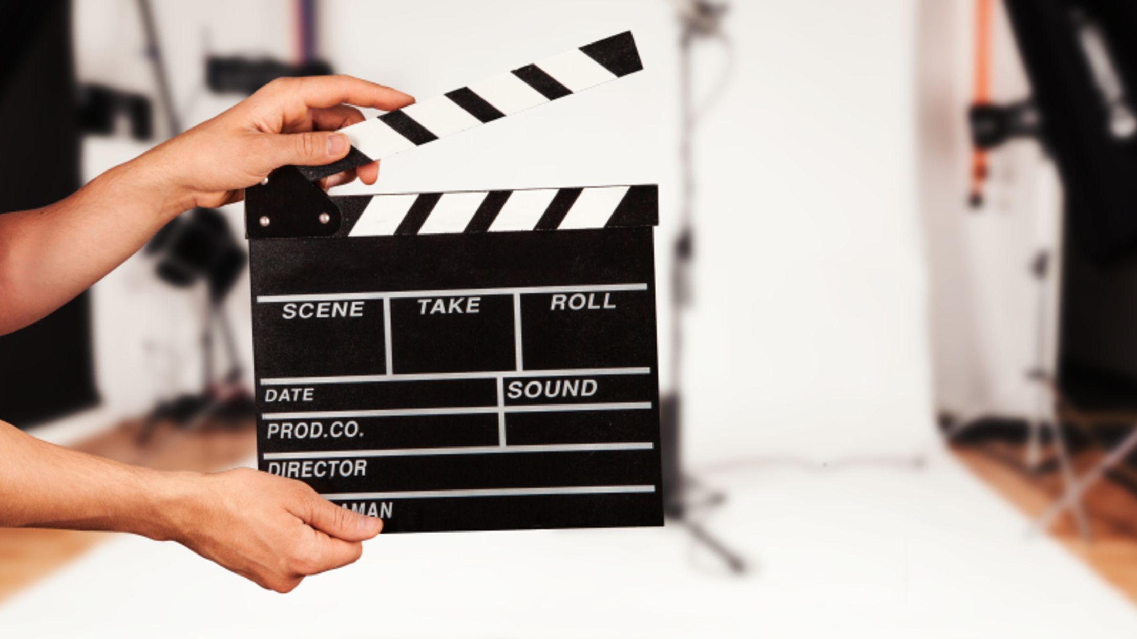 13 Behind-the-Scenes Secrets of Movie and TV Extras | Mental Floss