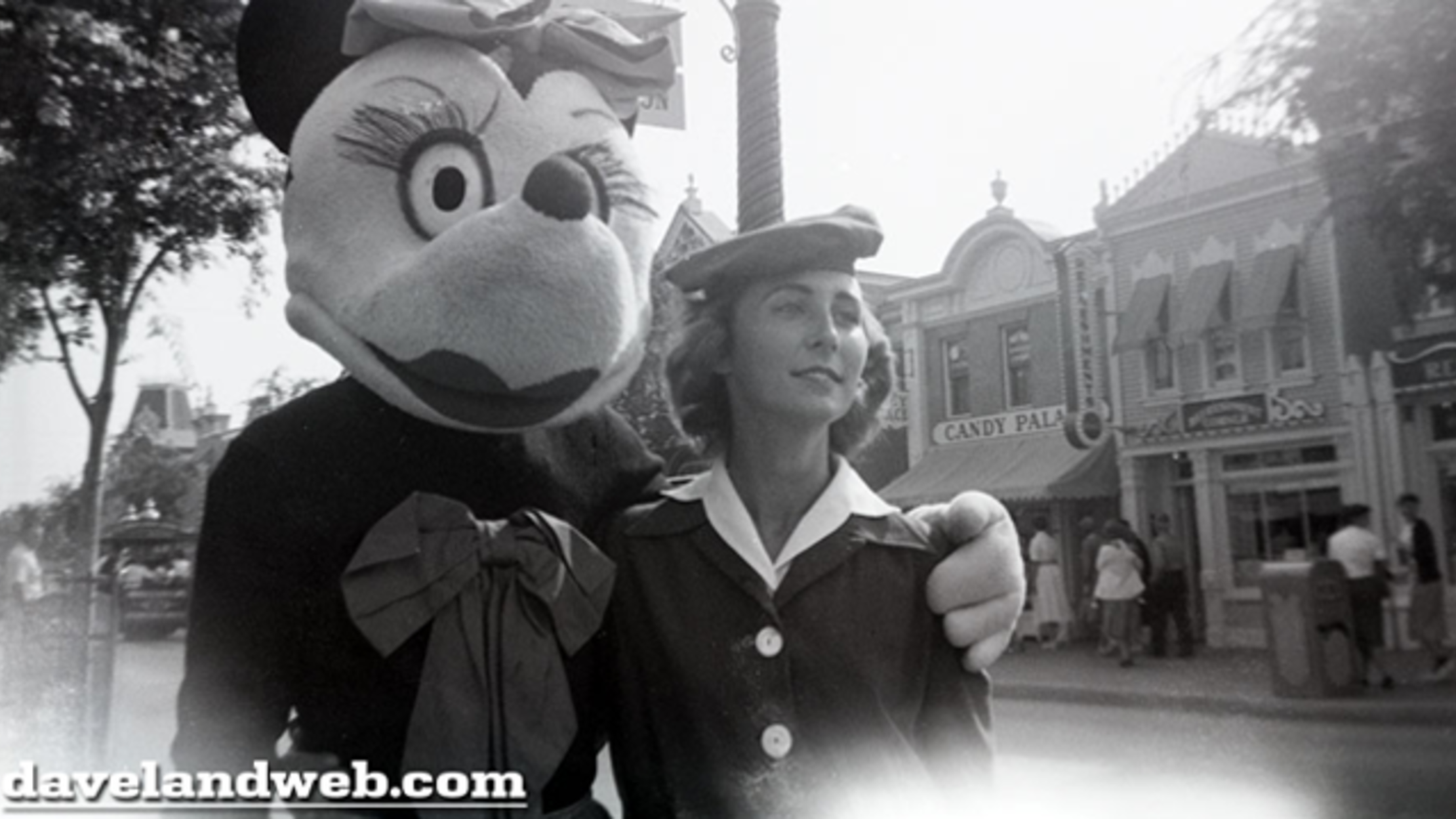 17 Horrifying Vintage Pictures Of Disneyland Characters Mental Floss