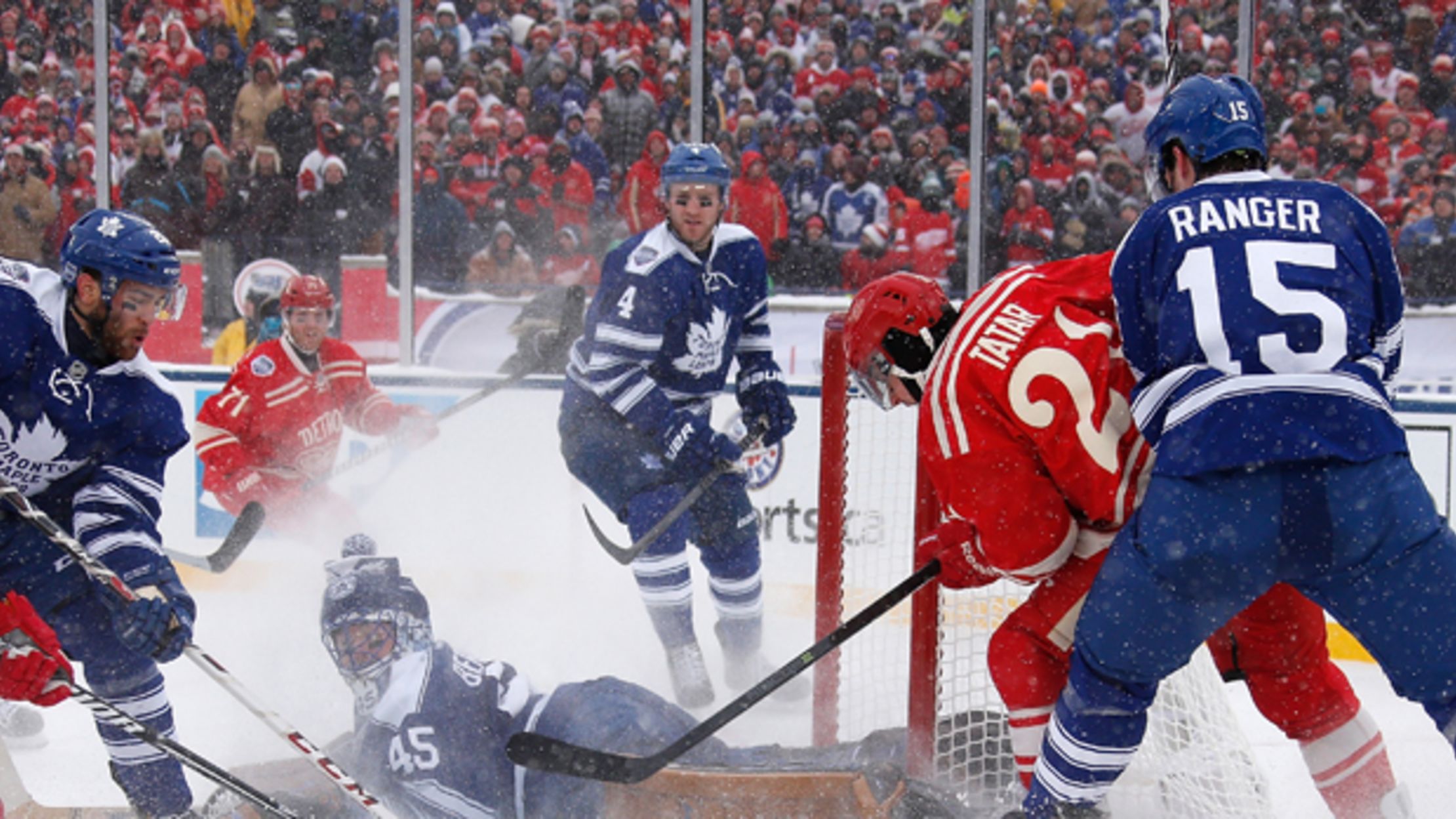 10 Fun Photos of the NHL 2014 Winter Classic | Mental Floss