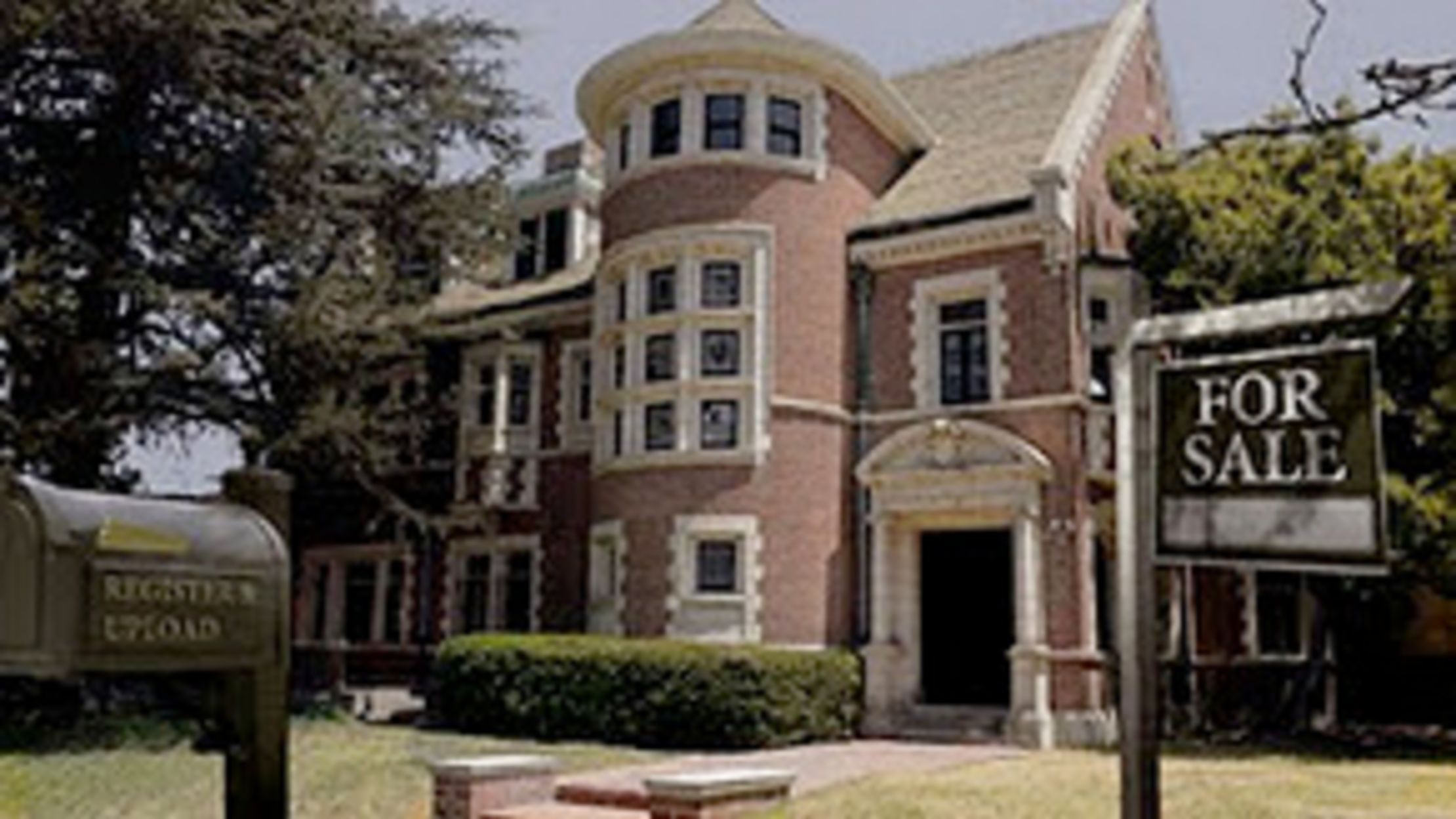 4 Br 2 Ba 1 Ghost What The Law Says About Selling Haunted Houses Mental Floss