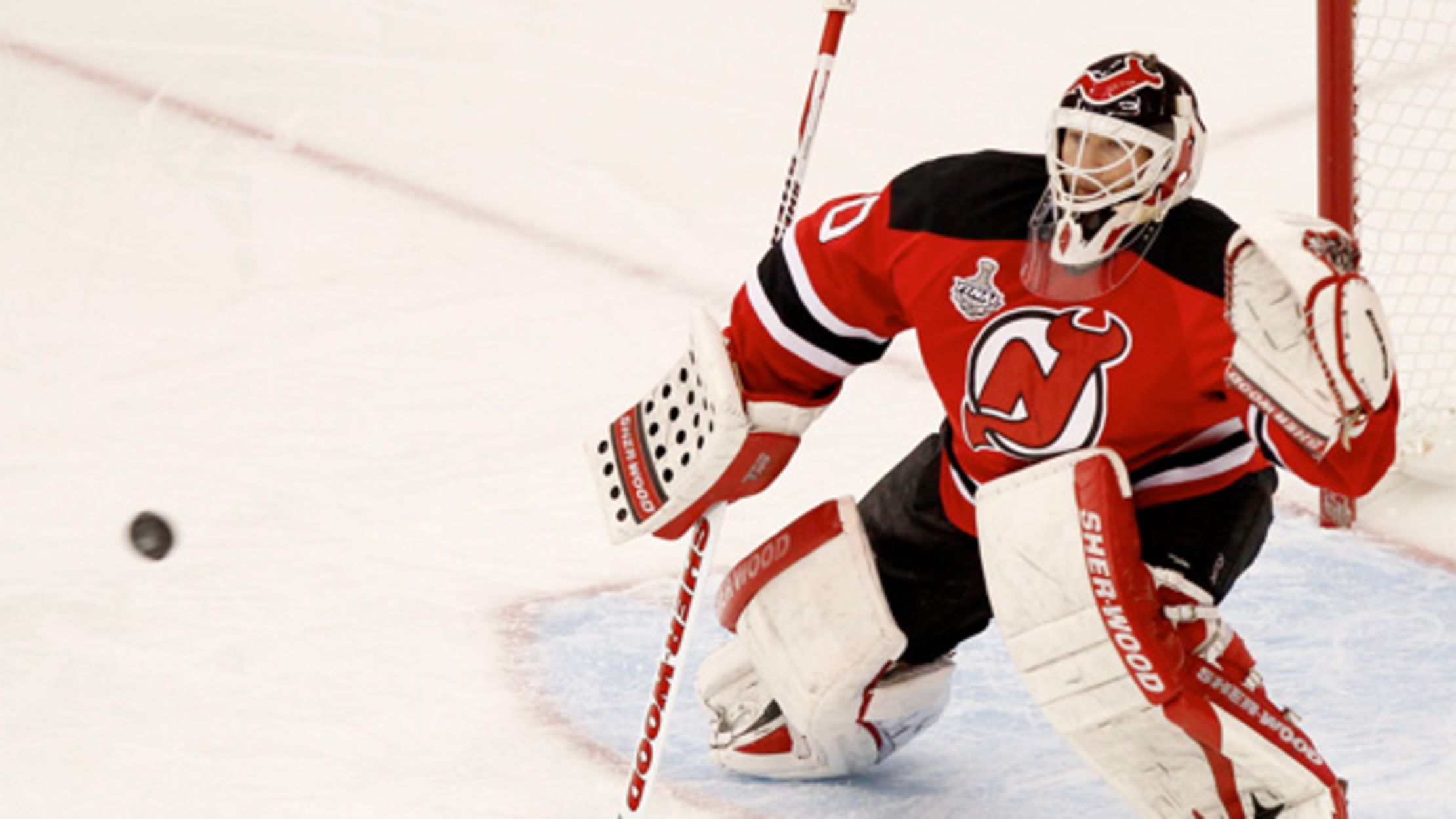 The 12 Times NHL Goalies Scored Goals Themselves Mental