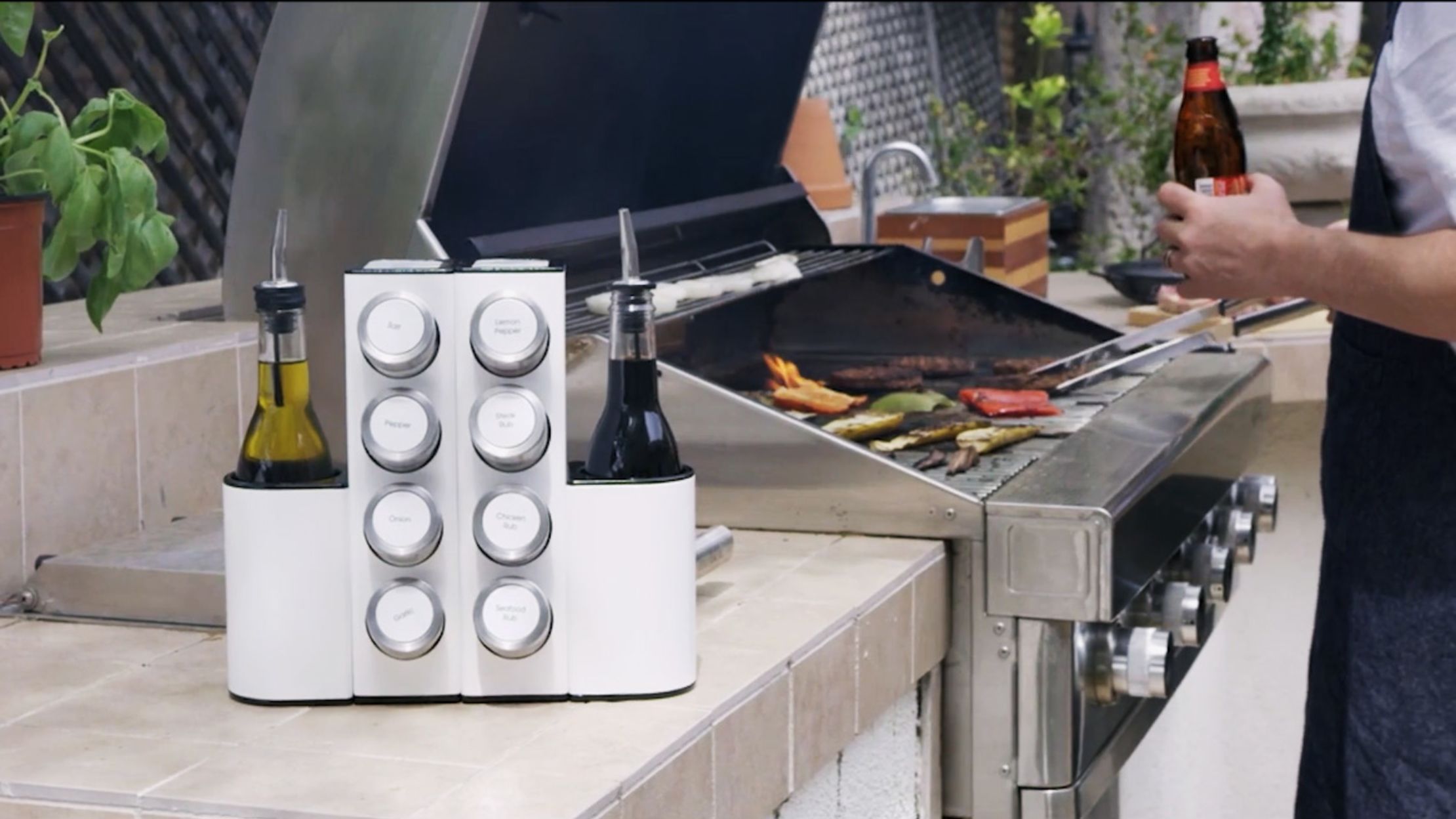 This Modular Magnetic Spice Rack Helps You Organize Your Spices